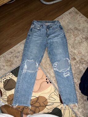 American Eagle Outfitters Light Blue Distressed Boyfriend Jeans